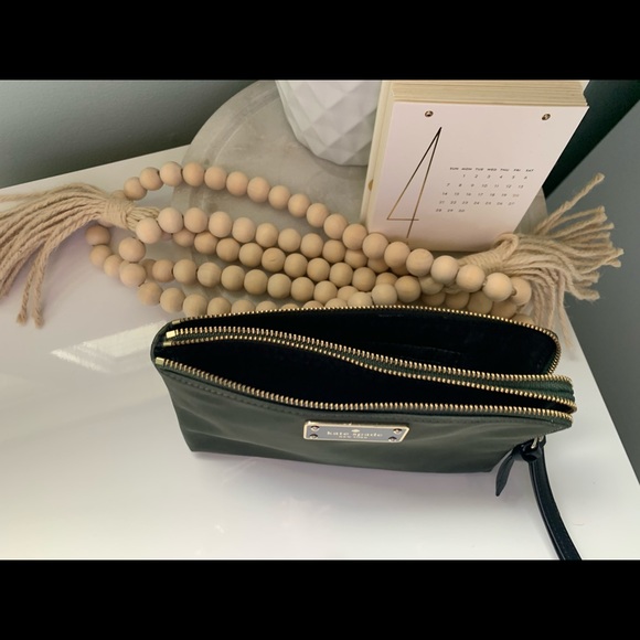 Like new green Kate Spade wristlet/wallet! $65 - Picture 4 of 7